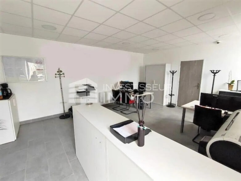 Industriel/Logistique dans Vaux-le-Pénil à vendre - Photo intérieure – Image 3 sur 4