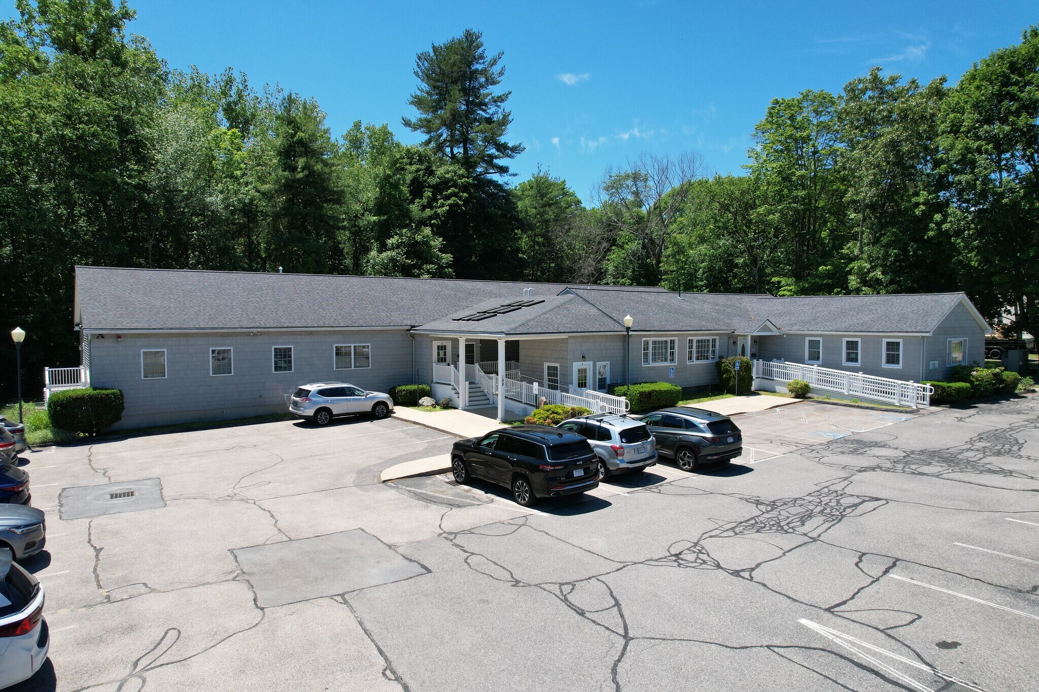 188 Worcester Providence Tpke, Sutton, MA à louer Photo de l’immeuble– Image 1 sur 5