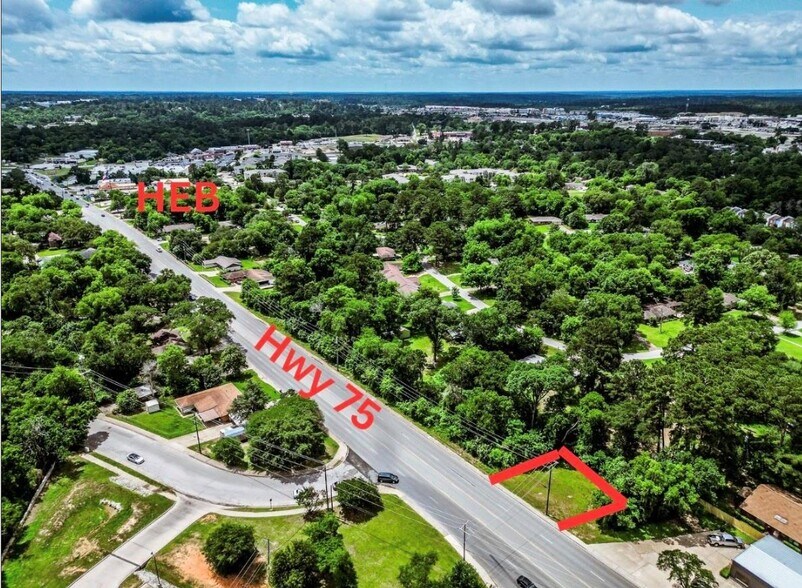 203 State Highway 75 N, Huntsville, TX à louer - Photo principale – Image 1 sur 11