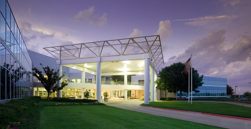 7140 Oakmont Blvd, Fort Worth, TX à vendre - Photo de l’immeuble – Image 2 sur 14