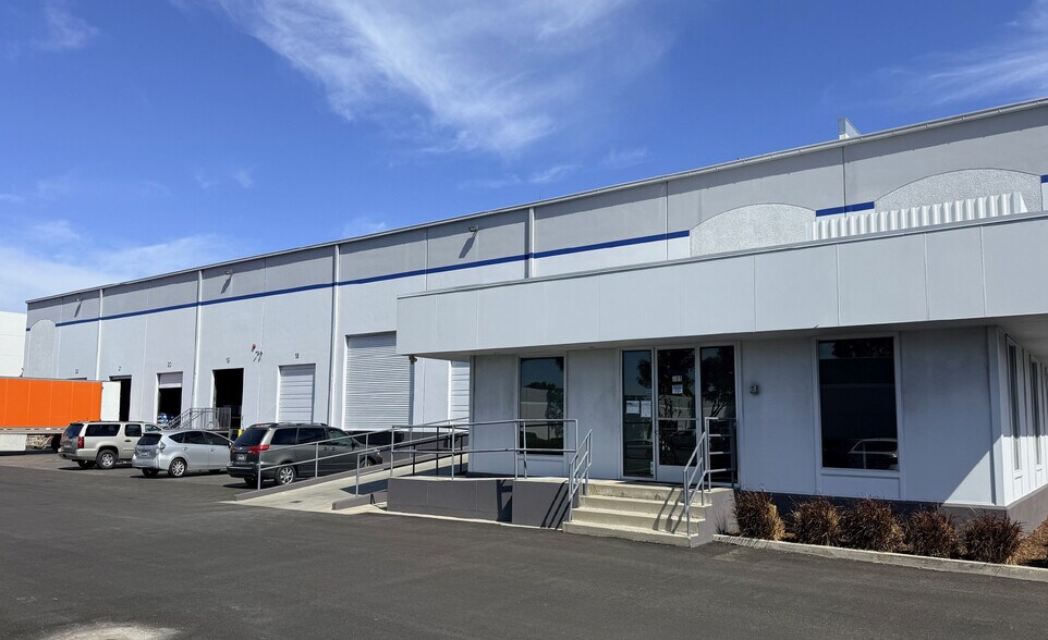 7391 Heil Ave, Huntington Beach, CA à louer - Photo de l’immeuble – Image 2 sur 7