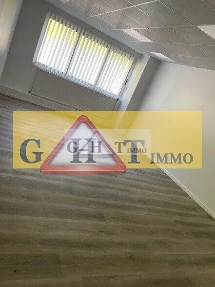 Bureau dans Neuilly-sur-Marne à louer - Photo de l’immeuble – Image 3 sur 4