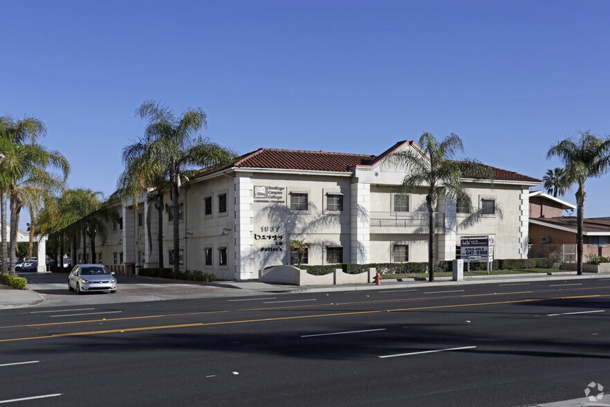 1937 W Chapman Ave, Orange, CA à vendre - Photo principale – Image 1 sur 7