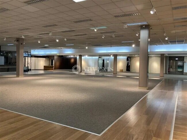 Plus de détails pour Local commercial à vendre