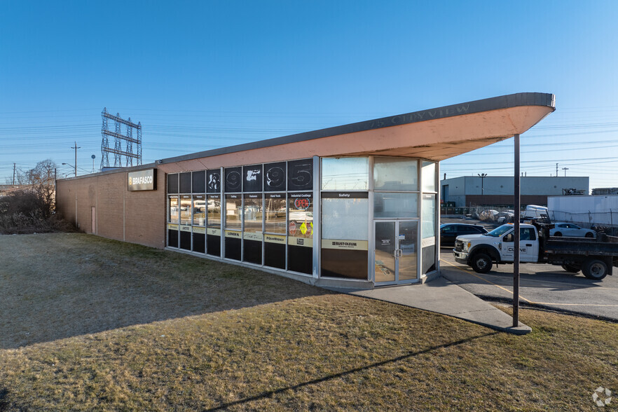 75 City View Dr, Toronto, ON à louer - Photo de l’immeuble – Image 3 sur 25