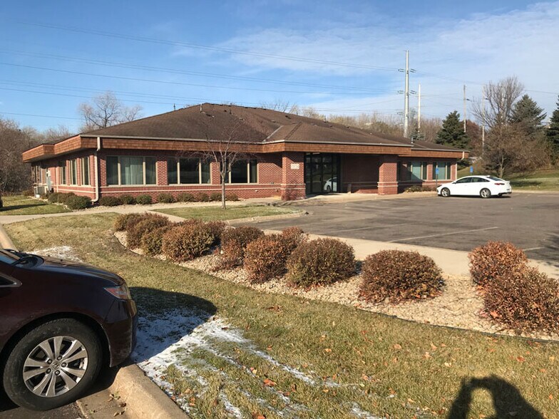 13786 Frontier Ct, Burnsville, MN à louer - Photo de l’immeuble – Image 3 sur 15