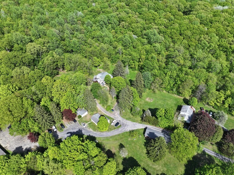 420 Crescent Ave, Highland, NY à vendre - Photo de l’immeuble – Image 3 sur 32