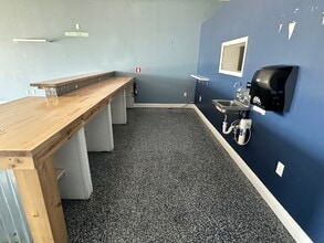 2480 E Bay Dr, Largo, FL à louer Photo intérieure– Image 2 sur 9