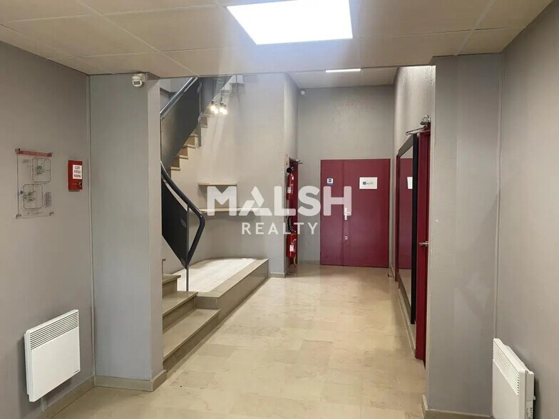 Bureau dans Limonest à louer - Hall d’entrée – Image 3 sur 9