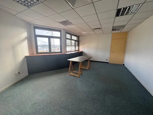 Bureau dans Saint-Étienne à louer - Photo de l’immeuble – Image 2 sur 3