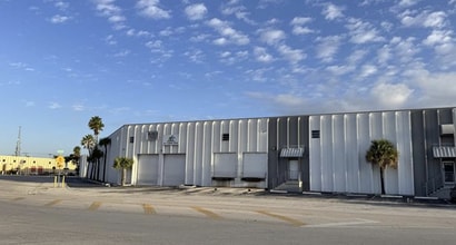 9001-9021 NW 105th Way, Miami, FL à louer Photo de l’immeuble– Image 2 sur 14