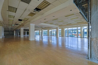 15301 Ventura Blvd, Sherman Oaks, CA à louer Photo intérieure– Image 2 sur 5