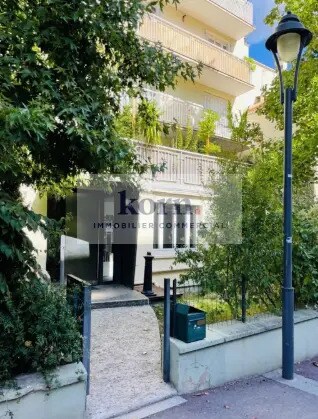 Bureau dans Issy-les-Moulineaux à vendre - Photo de l’immeuble – Image 2 sur 10