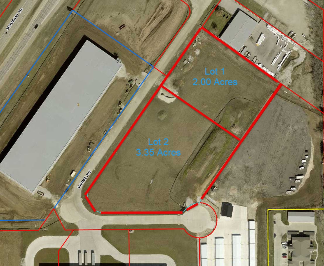 3455 Marnie Ave, Waterloo, IA à vendre Photo principale– Image 1 sur 5