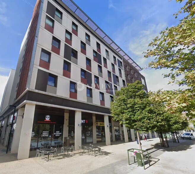 Local commercial dans Nîmes à louer - Photo de l’immeuble – Image 1 sur 4