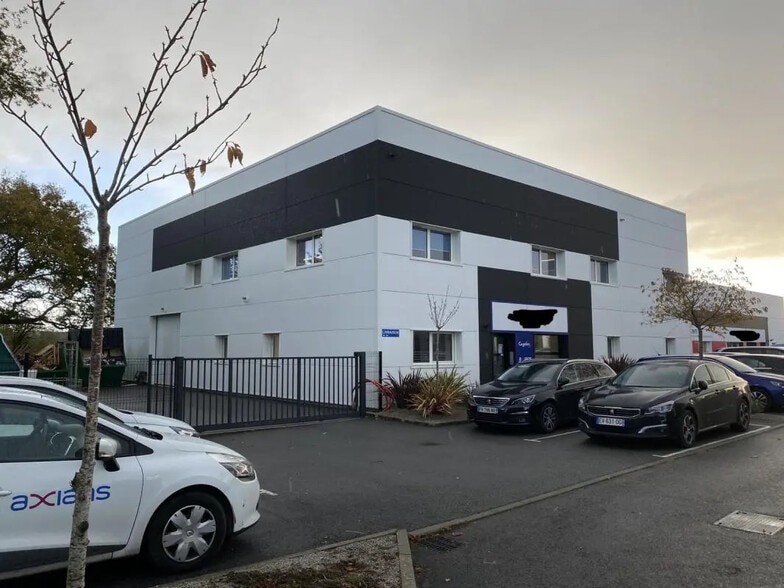 Local d’activités dans Crach à louer - Photo de l’immeuble – Image 2 sur 4