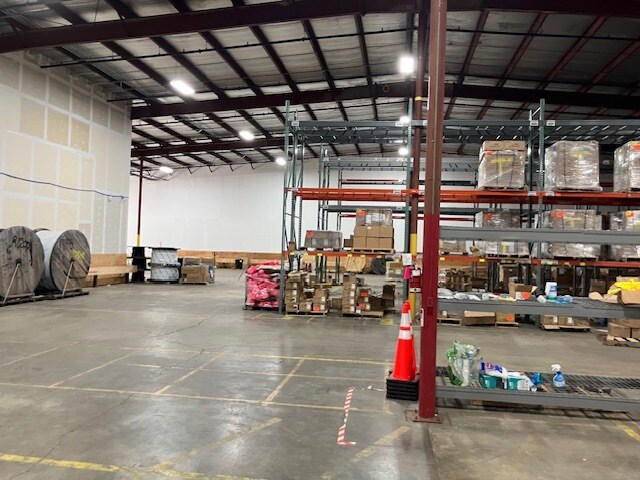 20 McJunkin Rd, Nitro, WV à louer - Photo de l’immeuble – Image 3 sur 14