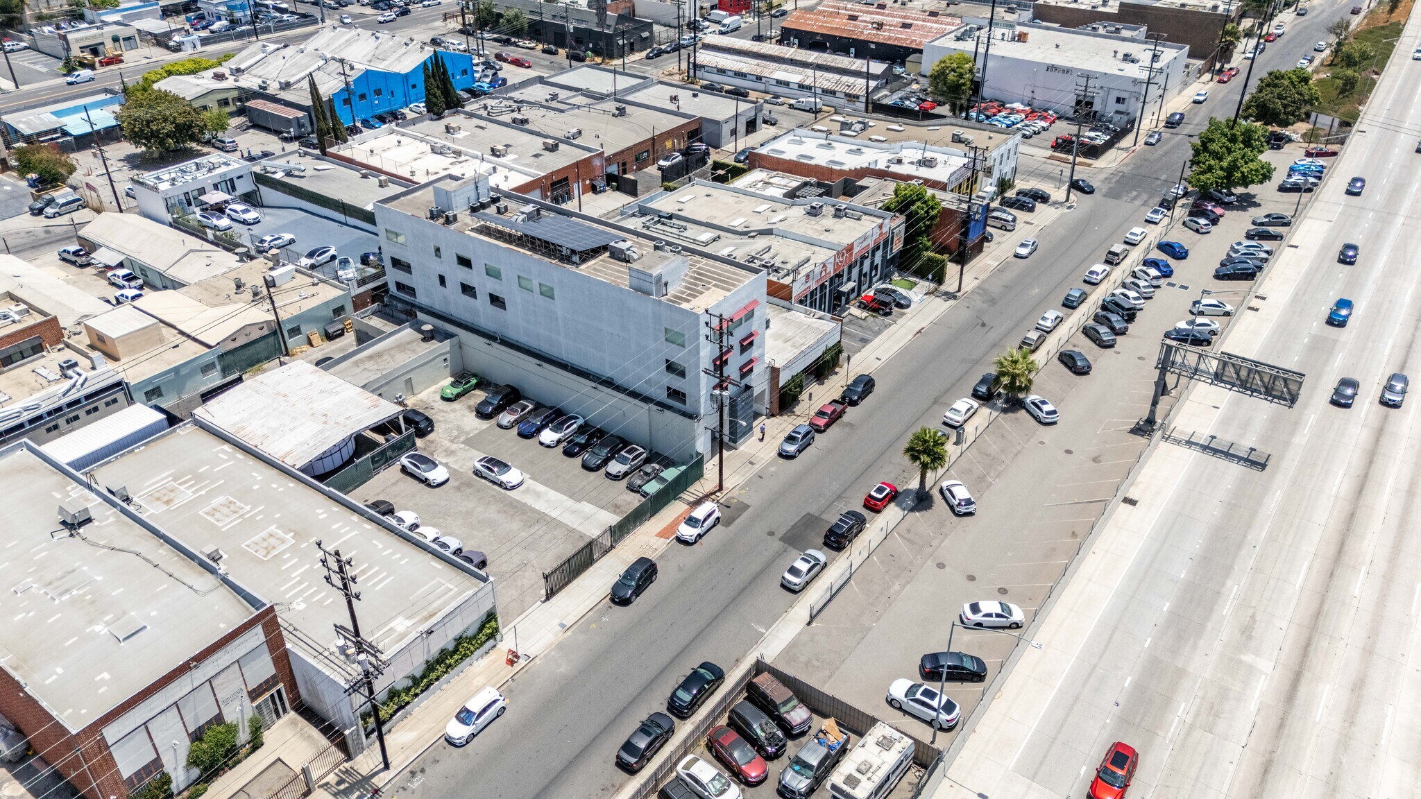 2034 Cotner Ave, Los Angeles, CA à louer Photo de l’immeuble– Image 1 sur 17