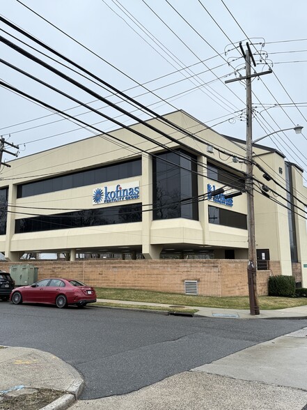 66 Powerhouse Rd, Roslyn Heights, NY à louer - Photo de l’immeuble – Image 3 sur 5