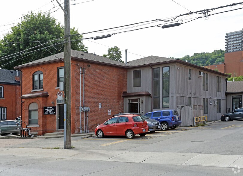 126-132 Young St, Hamilton, ON à vendre - Photo de l’immeuble – Image 2 sur 3