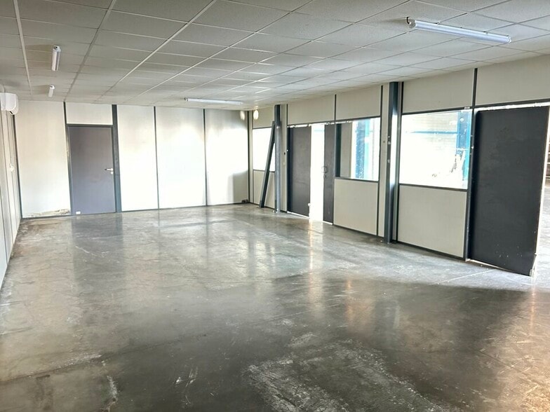 Local d’activités dans Lunel à louer - Photo intérieure – Image 3 sur 4