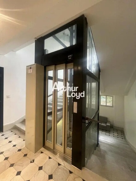 Bureau dans Nice à louer - Hall d’entrée – Image 3 sur 8