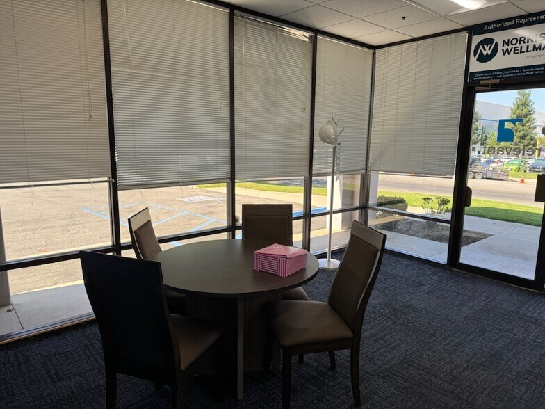 2500 Pegasus Dr, Bakersfield, CA à louer - Photo de l’immeuble – Image 3 sur 11