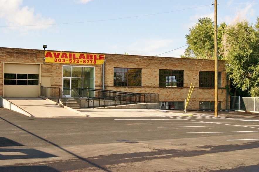 2555 S Santa Fe Dr, Denver, CO à louer - Photo principale – Image 1 sur 12