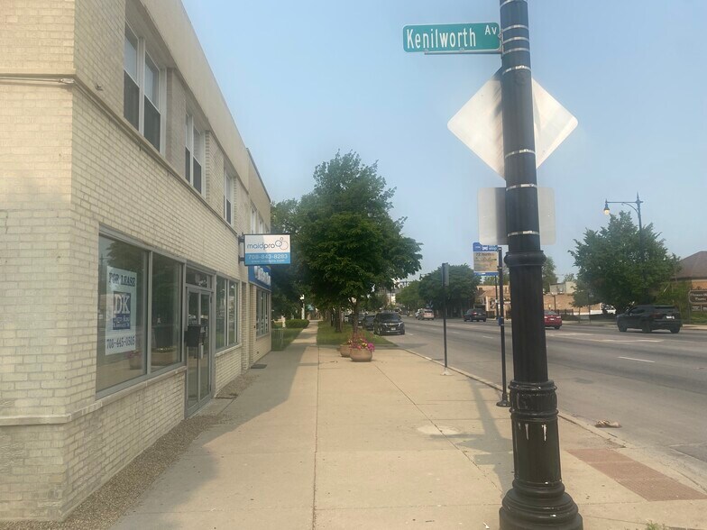 6901 W North Ave, Oak Park, IL à louer - Photo de l’immeuble – Image 2 sur 6