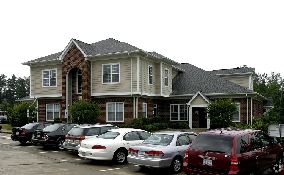 5318 Highgate Dr, Durham, NC à louer - Photo de l’immeuble – Image 2 sur 3