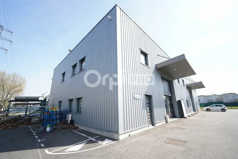 1 Avenue B Cité Berliet, Saint-Priest à louer - Photo de l’immeuble – Image 2 sur 12