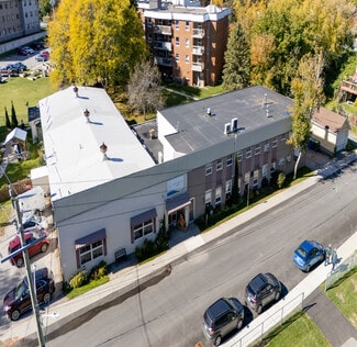 Plus de détails pour 111 West Mary St, Picton, ON - Santé à vendre