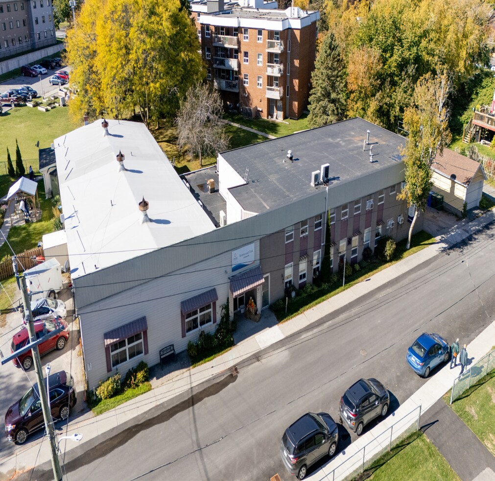 111 West Mary St, Picton, ON à vendre Photo de l’immeuble– Image 1 sur 12