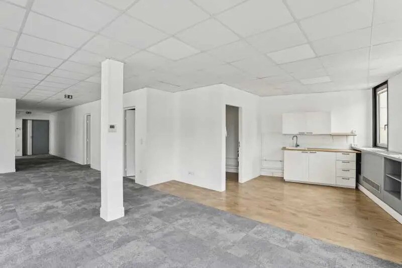 Bureau dans Neuilly-sur-Seine à louer - Photo de l’immeuble – Image 3 sur 10