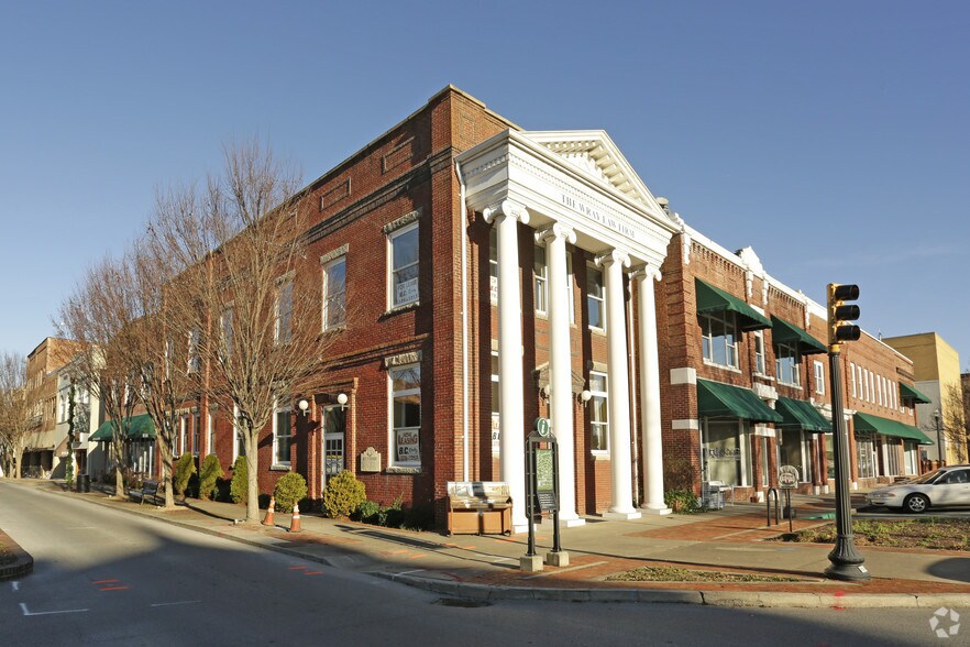 102-108 E Main St, Kingsport, TN à louer - Photo principale – Image 1 sur 22