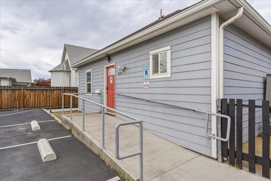 438 Pyramid Way, Sparks, NV à vendre - Photo de l’immeuble – Image 3 sur 36