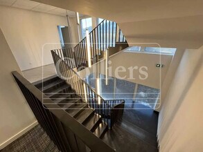 Bureau dans Ventabren à louer Photo de l’immeuble– Image 2 sur 7