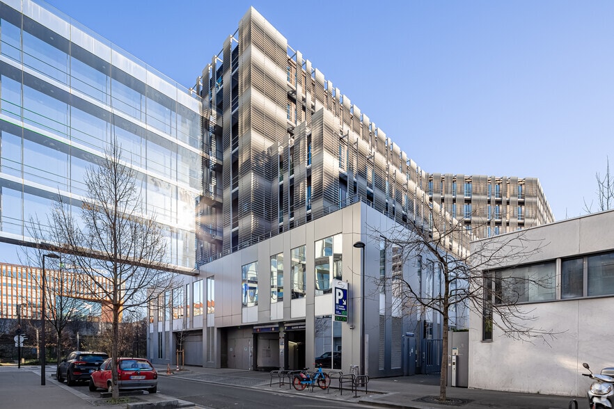 10 Rue Chana Orloff, Paris à louer - Photo de l’immeuble – Image 3 sur 14