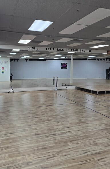 4855 Hopyard Rd, Pleasanton, CA à louer - Photo intérieure – Image 2 sur 9