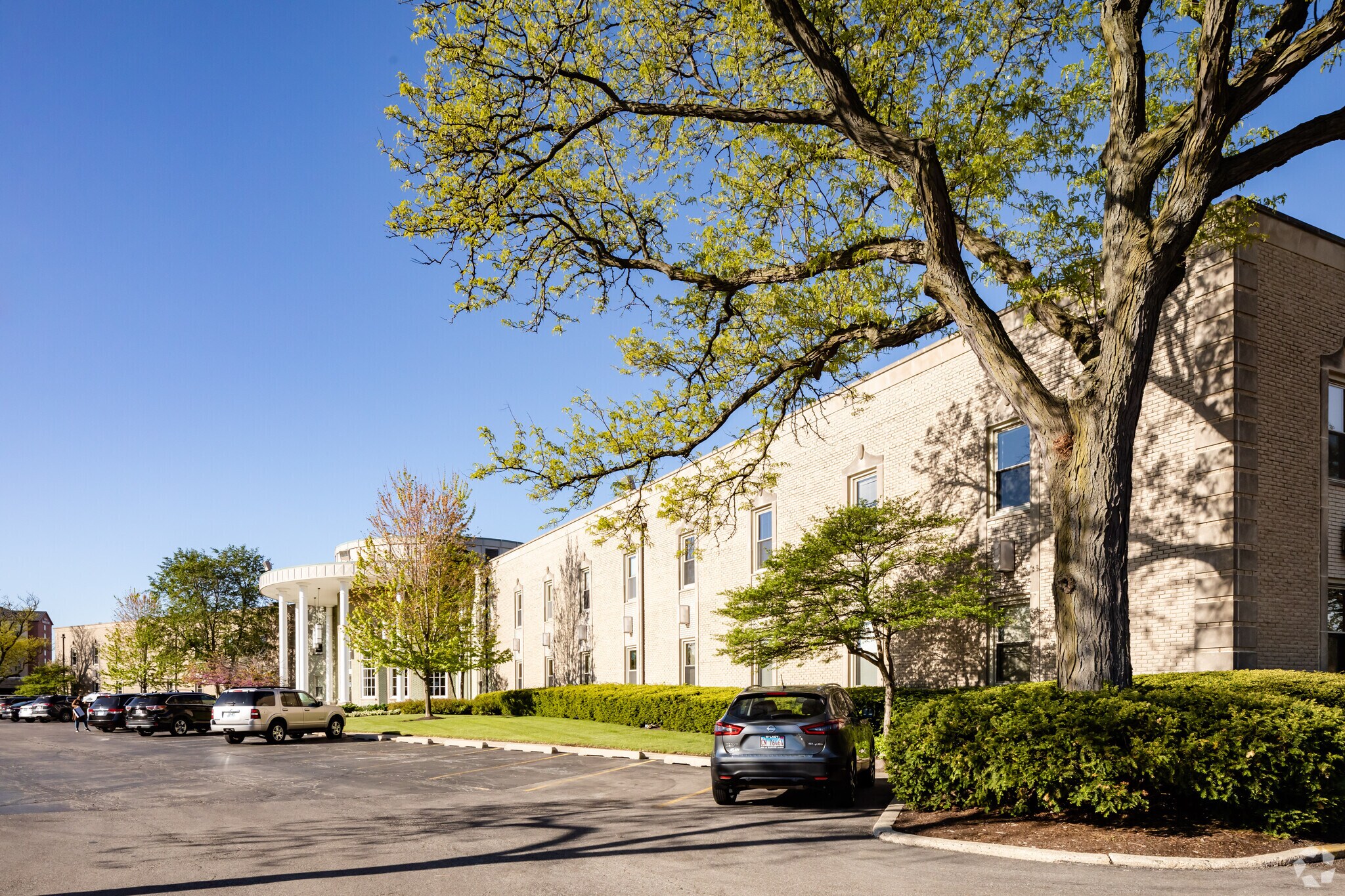 2720 S River Rd, Des Plaines, IL à louer Photo principale– Image 1 sur 11