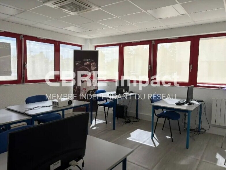 Bureau dans Chevigny-Saint-Sauveur à louer - Photo intérieure – Image 2 sur 8