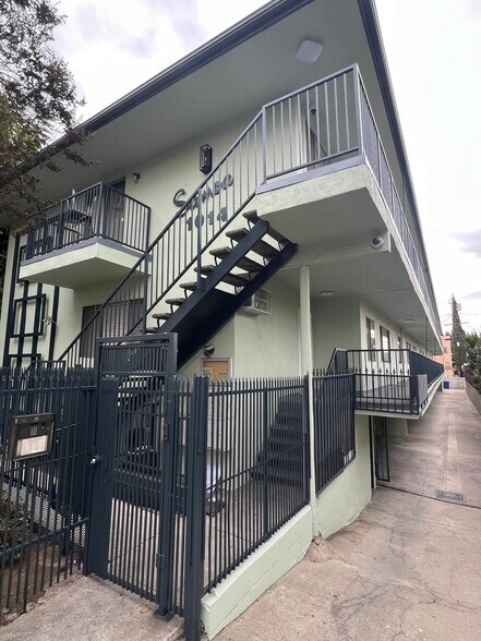 1014 N Oxford Ave, Los Angeles, CA à vendre - Photo de l’immeuble – Image 2 sur 79