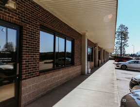 340 Commerce Ave, Southern Pines, NC à louer Photo de l’immeuble– Image 1 sur 32