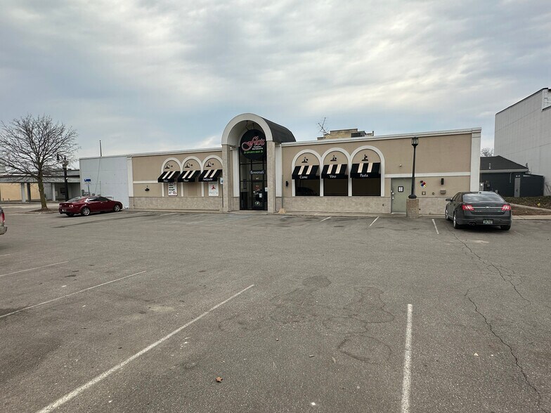 107 S Lafayette St, Greenville, MI à vendre - Photo de l’immeuble – Image 2 sur 18