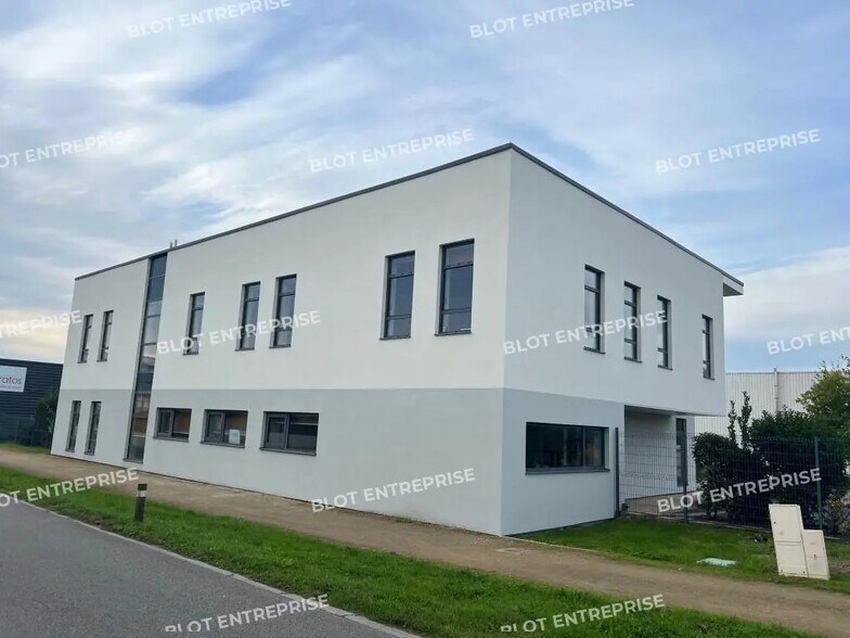 Bureau dans LES SORINIÈRES à vendre - Photo de l’immeuble – Image 2 sur 8