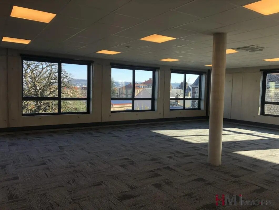 Bureau dans Le Petit-Quevilly à louer Photo de l’immeuble– Image 1 sur 9