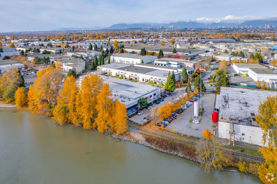 460 Fraserview Pl, Delta, BC à louer - Aérien – Image 2 sur 4