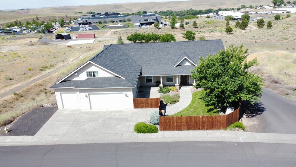 1745 SW 24th St, Pendleton, OR à vendre - Photo de l’immeuble – Image 1 sur 15