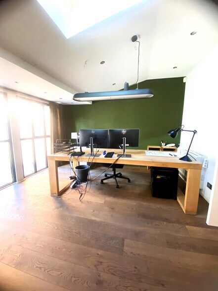 Bureau dans CHAMPAGNE-AU-MONT-D'OR à vendre - Photo de l’immeuble – Image 1 sur 6