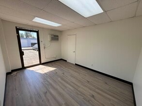 9530-9540 Owensmouth Ave, Chatsworth, CA à louer Photo intérieure– Image 1 sur 4